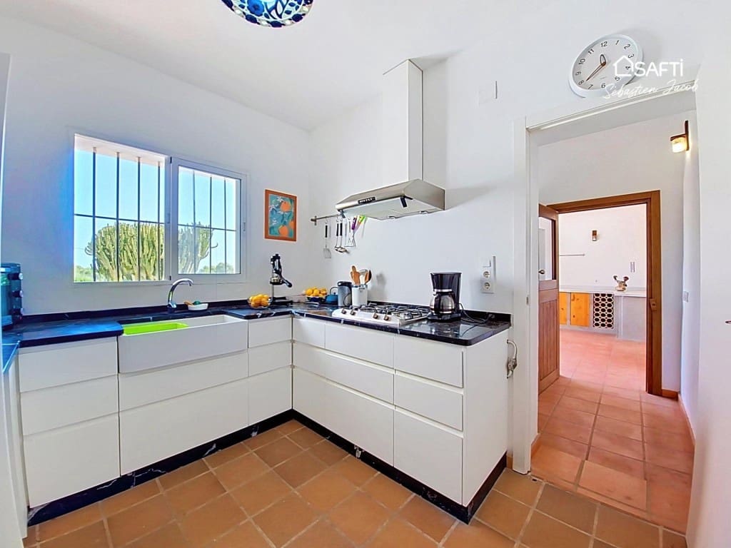 Chalet de 3 habitaciones en La Sella en venta con piscina garaje - 690.000 € (Ref: 10042709)
