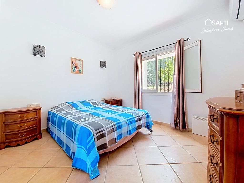 Chalet de 3 habitaciones en La Sella en venta con piscina garaje - 690.000 € (Ref: 10042709)