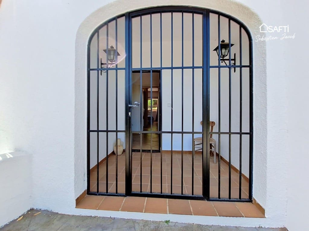 Chalet de 3 habitaciones en La Sella en venta con piscina garaje - 690.000 € (Ref: 10042709)