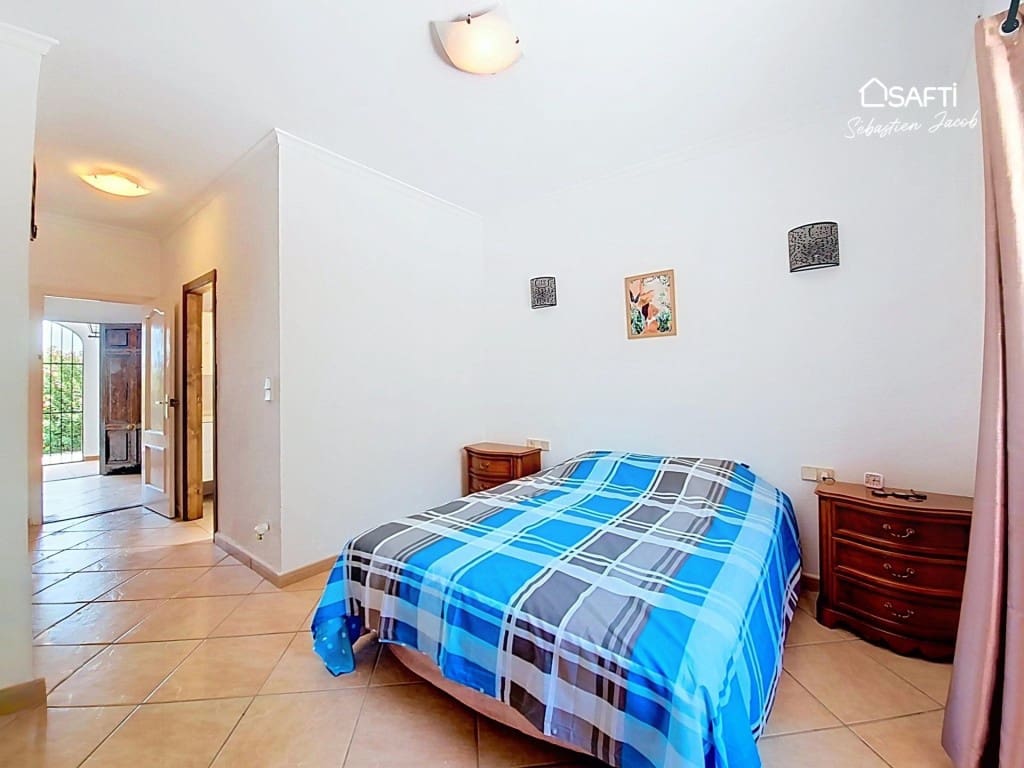 Chalet de 3 habitaciones en La Sella en venta con piscina garaje - 690.000 € (Ref: 10042709)