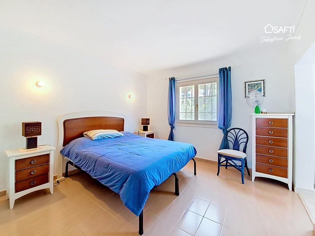 Chalet de 3 habitaciones en La Sella en venta con piscina garaje - 690.000 € (Ref: 10042709)