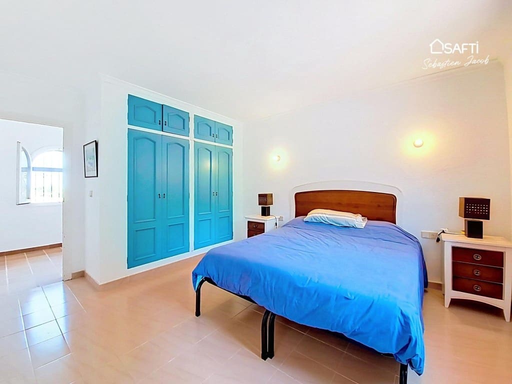 Chalet de 3 habitaciones en La Sella en venta con piscina garaje - 690.000 € (Ref: 10042709)