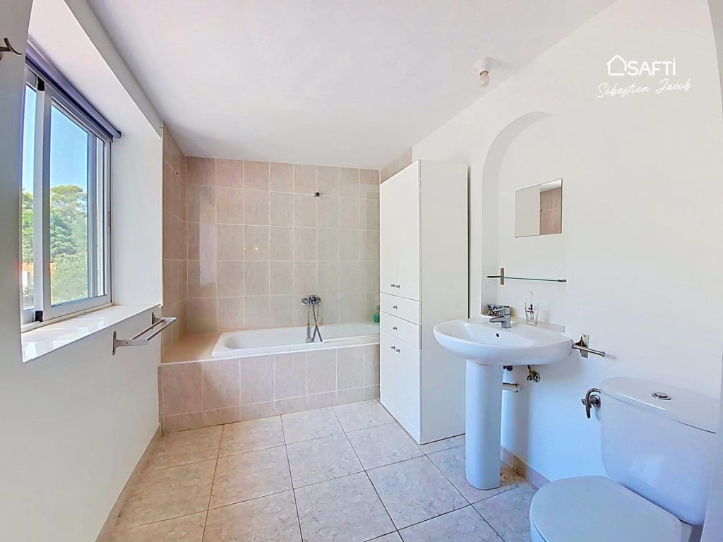 Chalet de 3 habitaciones en La Sella en venta con piscina garaje - 690.000 € (Ref: 10042709)
