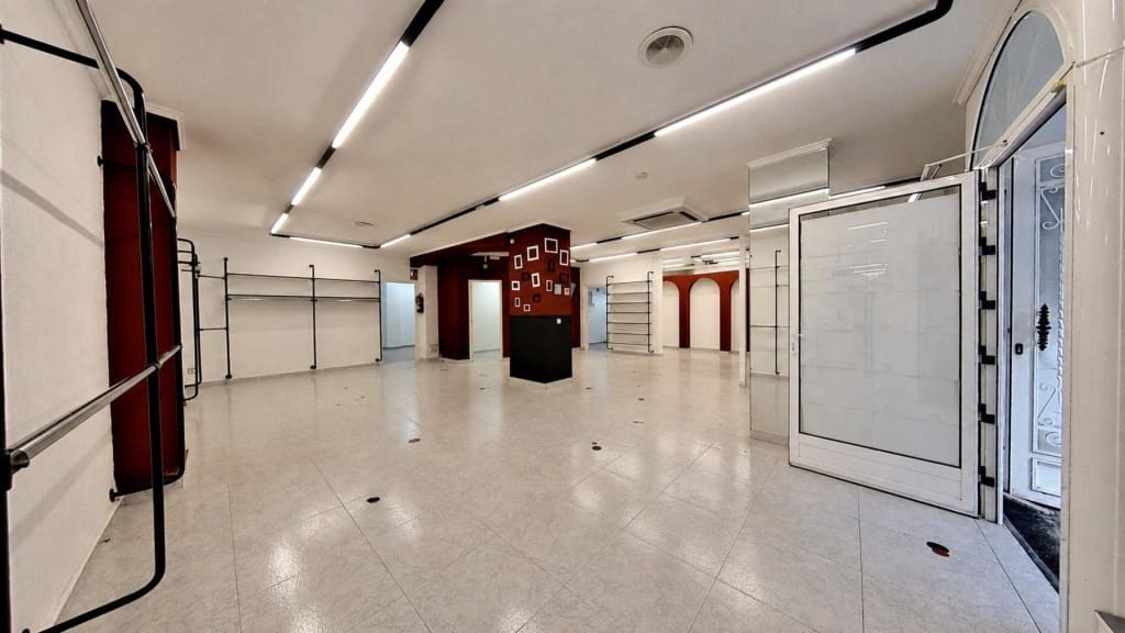 Kaupallinen myytävänä paikassa Elda - 105 000 € (Ref: 10044733)