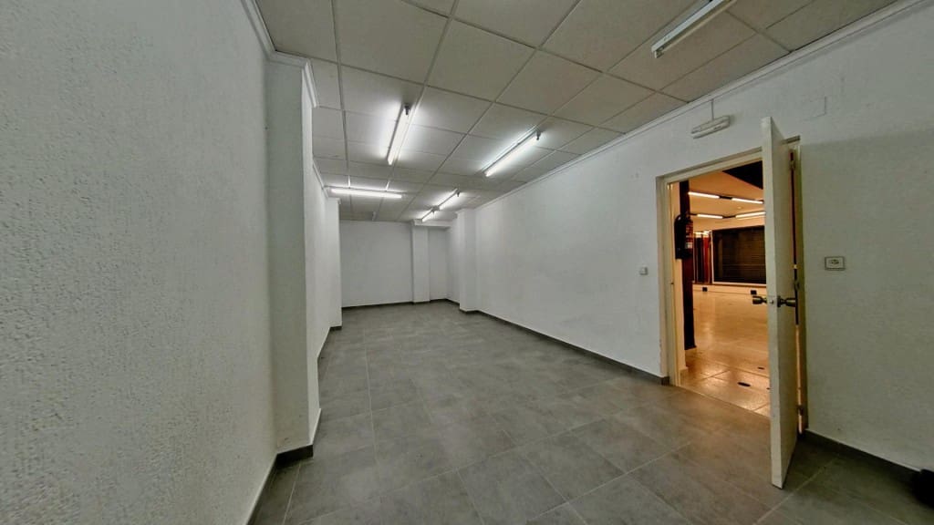 Kaupallinen myytävänä paikassa Elda - 105 000 € (Ref: 10044733)