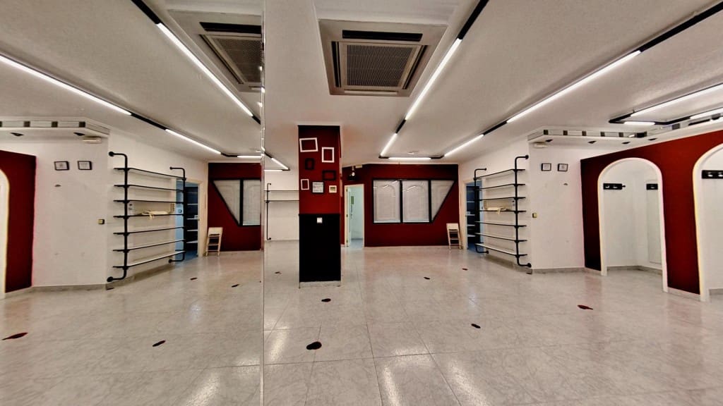 Kaupallinen myytävänä paikassa Elda - 105 000 € (Ref: 10044733)