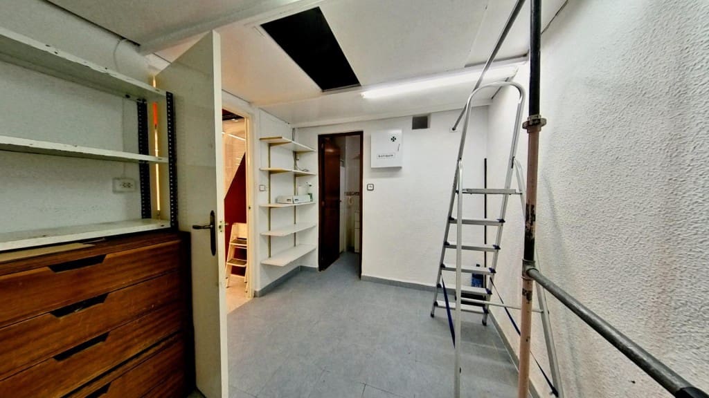 Kaupallinen myytävänä paikassa Elda - 105 000 € (Ref: 10044733)