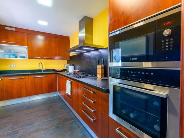 3 chambre Villa/Maison à vendre à Vallromanes avec piscine garage - 722 000 € (Ref: 10044734)