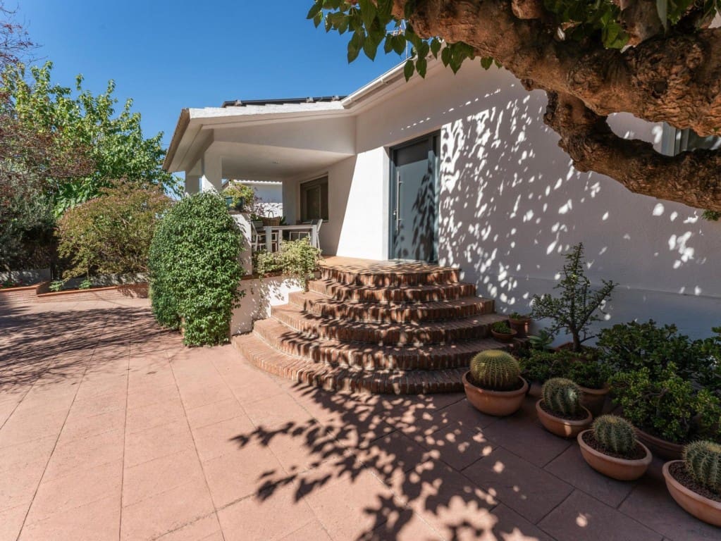 3 chambre Villa/Maison à vendre à Vallromanes avec piscine garage - 722 000 € (Ref: 10044734)