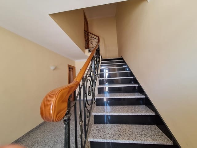 8 soverom Villa til salgs i Oria med garasje - € 499 000 (Ref: 10044737)
