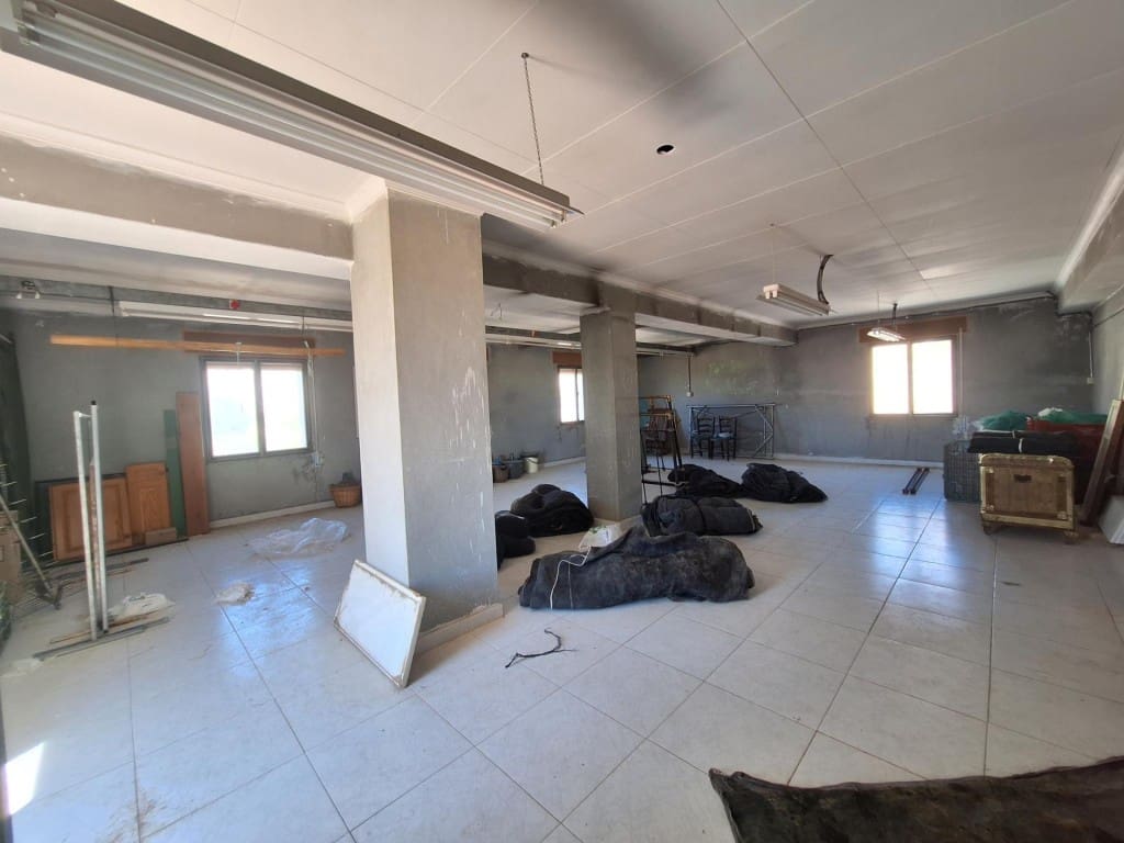 8 bedroom Villa for sale in Oria with garage - € 499,000 (Ref: 10044737)