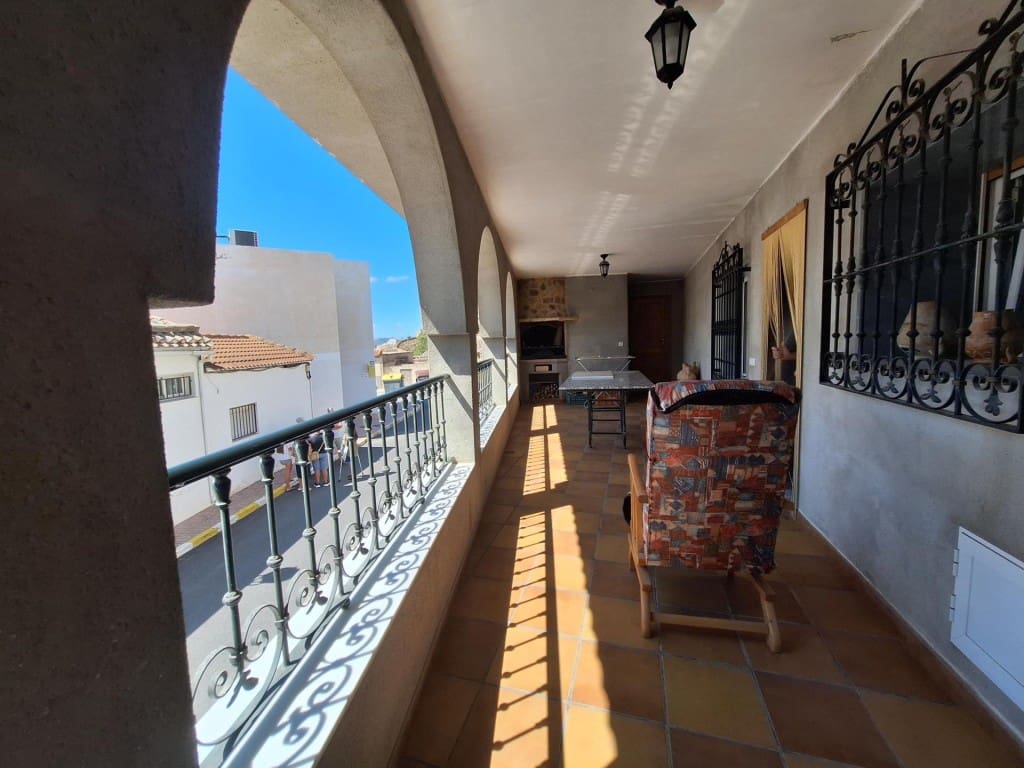 8 bedroom Villa for sale in Oria with garage - € 499,000 (Ref: 10044737)