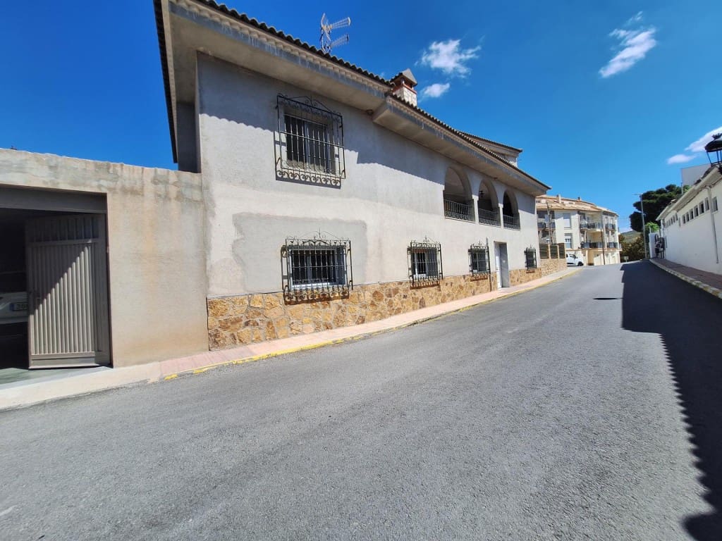 8 bedroom Villa for sale in Oria with garage - € 499,000 (Ref: 10044737)