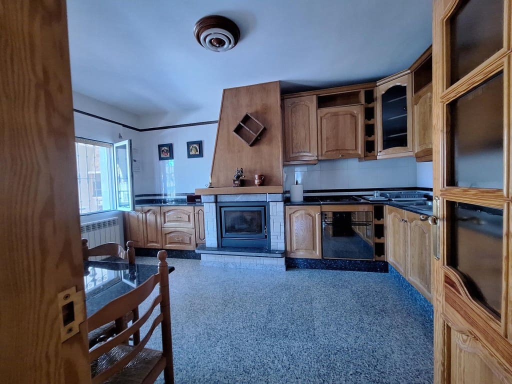 8 bedroom Villa for sale in Oria with garage - € 499,000 (Ref: 10044737)