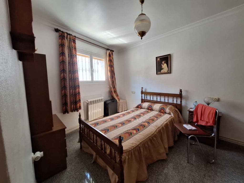 8 bedroom Villa for sale in Oria with garage - € 499,000 (Ref: 10044737)