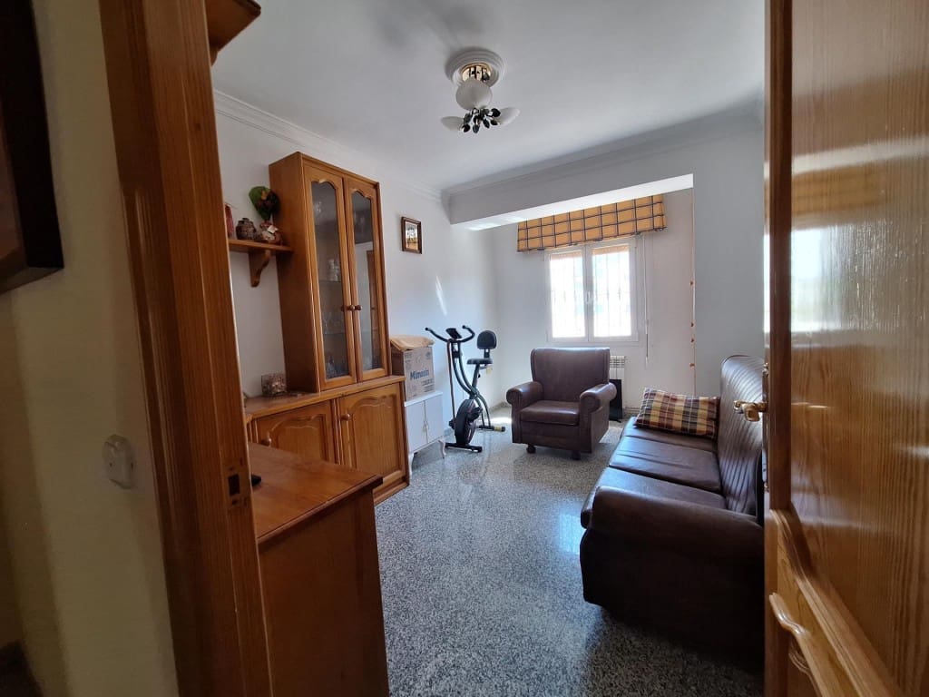 8 bedroom Villa for sale in Oria with garage - € 499,000 (Ref: 10044737)