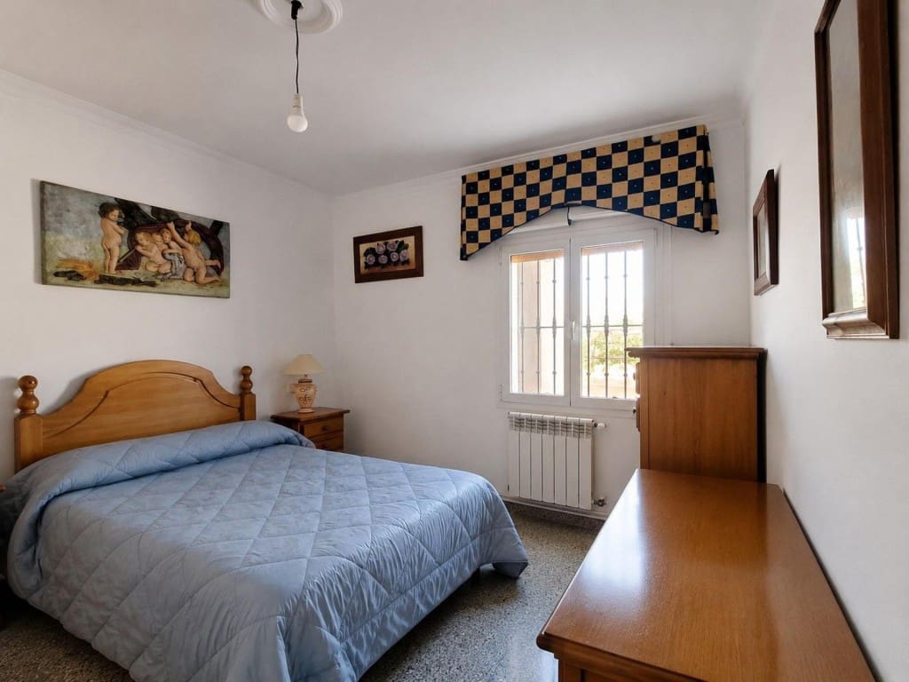 8 bedroom Villa for sale in Oria with garage - € 499,000 (Ref: 10044737)