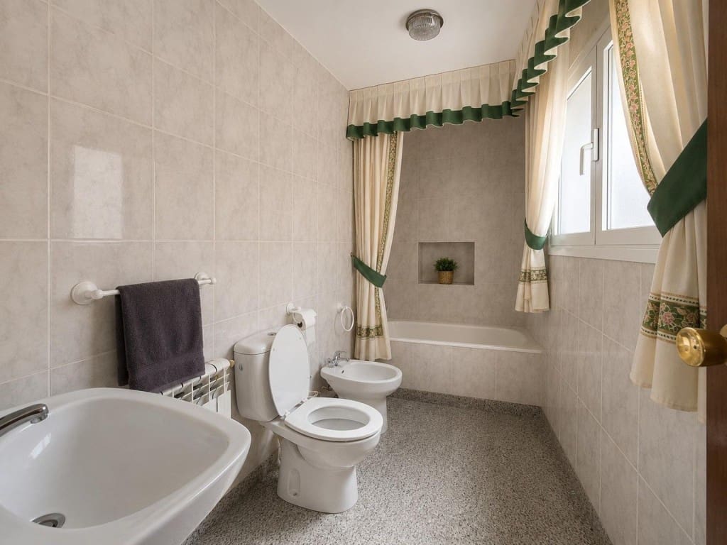 8 bedroom Villa for sale in Oria with garage - € 499,000 (Ref: 10044737)