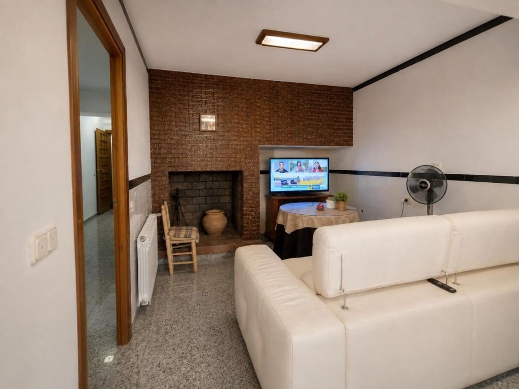 8 bedroom Villa for sale in Oria with garage - € 499,000 (Ref: 10044737)