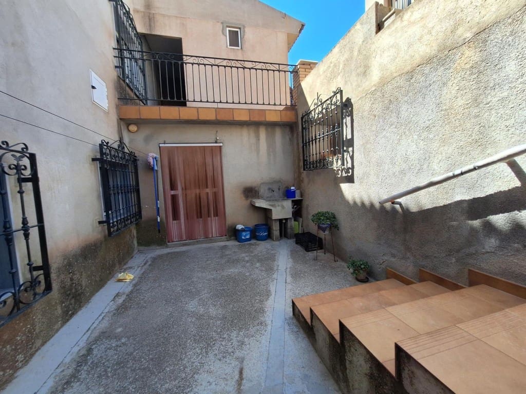 8 bedroom Villa for sale in Oria with garage - € 499,000 (Ref: 10044737)
