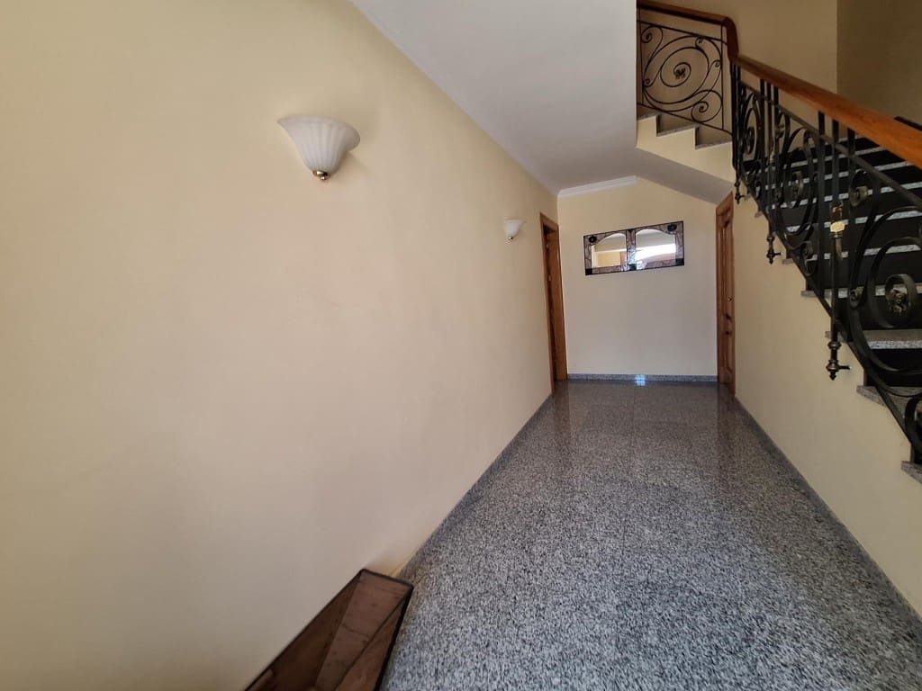 8 bedroom Villa for sale in Oria with garage - € 499,000 (Ref: 10044737)