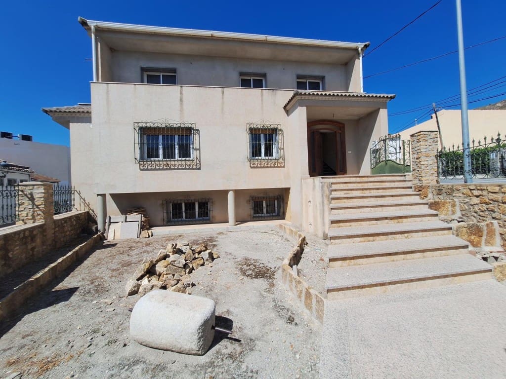 8 bedroom Villa for sale in Oria with garage - € 499,000 (Ref: 10044737)