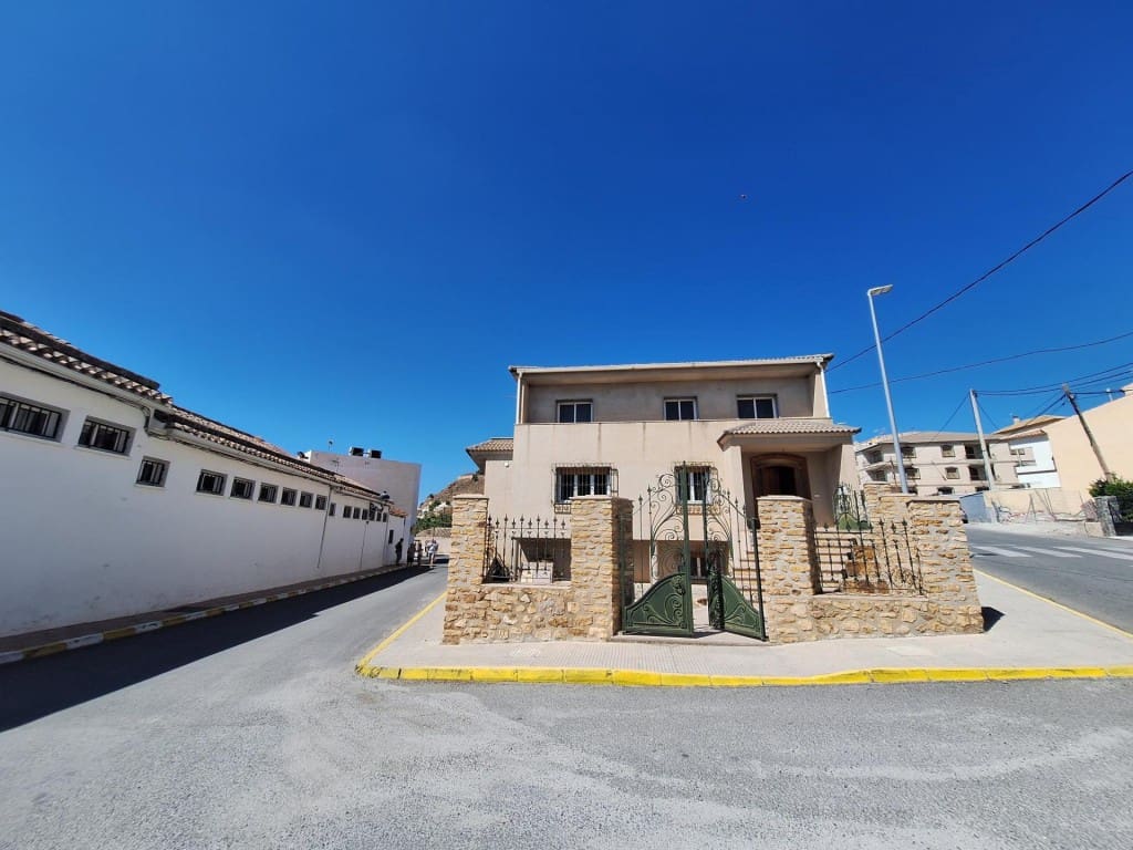 8 bedroom Villa for sale in Oria with garage - € 499,000 (Ref: 10044737)