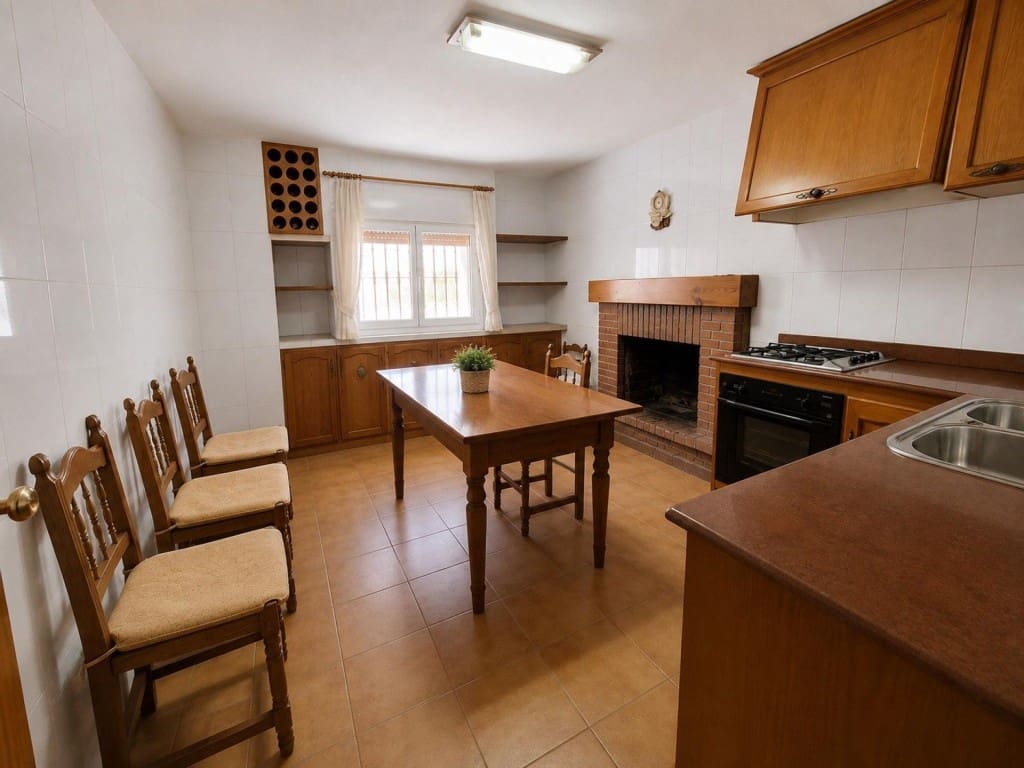 8 bedroom Villa for sale in Oria with garage - € 499,000 (Ref: 10044737)