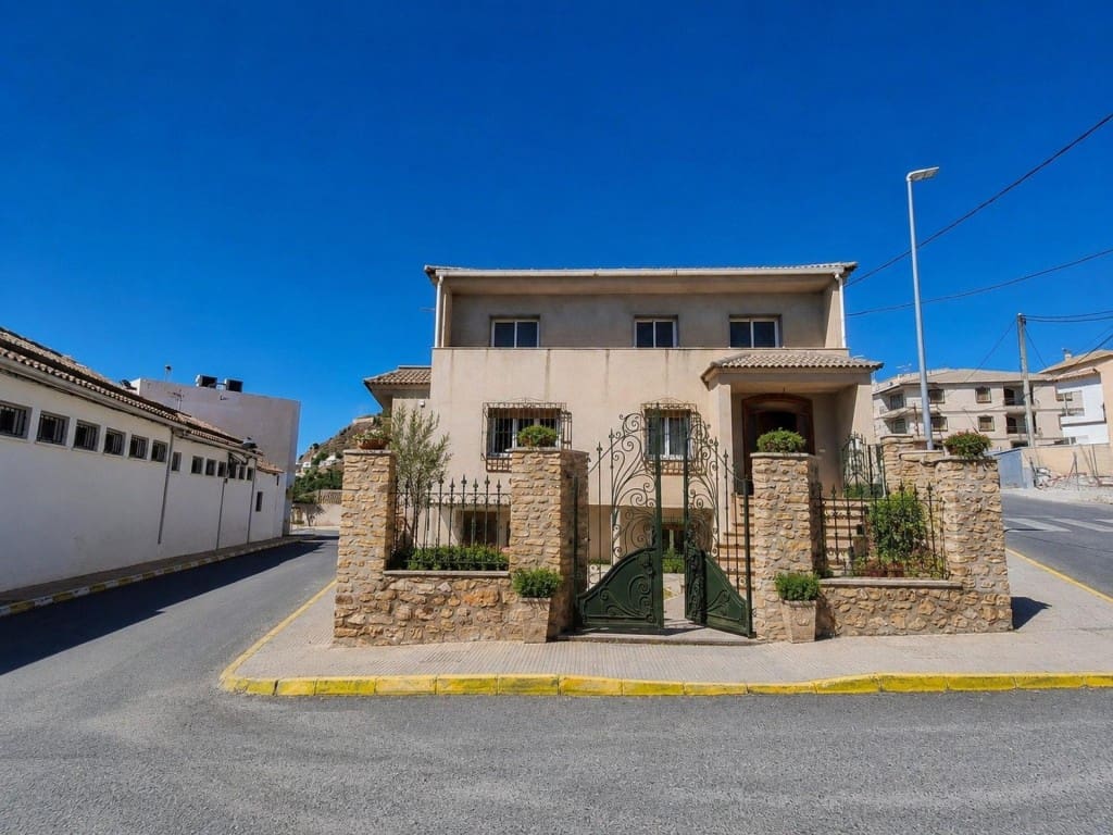 8 bedroom Villa for sale in Oria with garage - € 499,000 (Ref: 10044737)