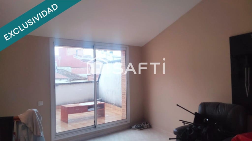 3 chambre Villa/Maison Mitoyenne à vendre à Els Hostalets de Pierola avec piscine garage - 280 000 € (Ref: 10047049)