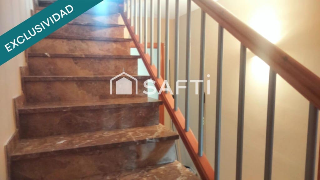 3 chambre Villa/Maison Mitoyenne à vendre à Els Hostalets de Pierola avec piscine garage - 280 000 € (Ref: 10047049)