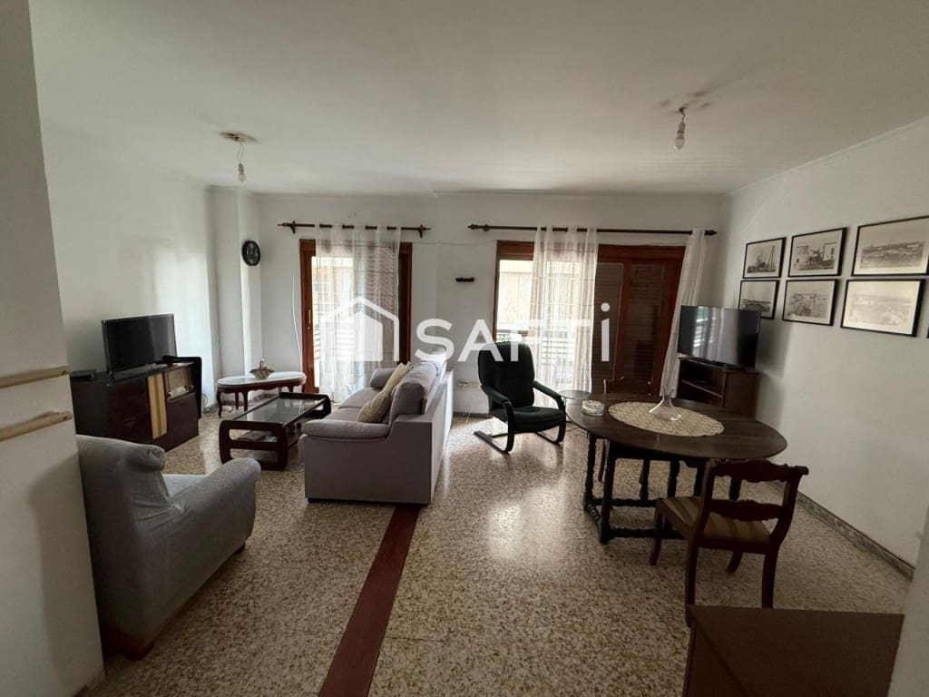 4 bedroom Apartment for sale in Arrecife - € 270,000 (Ref: 10048940)