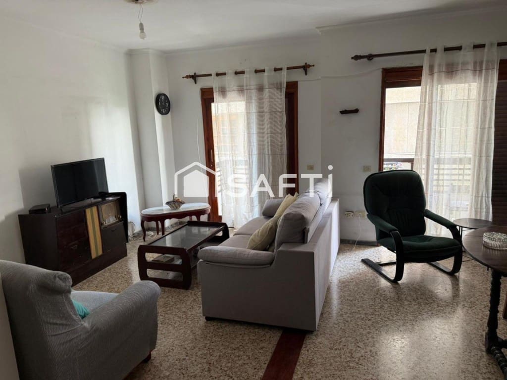 4 bedroom Apartment for sale in Arrecife - € 270,000 (Ref: 10048940)