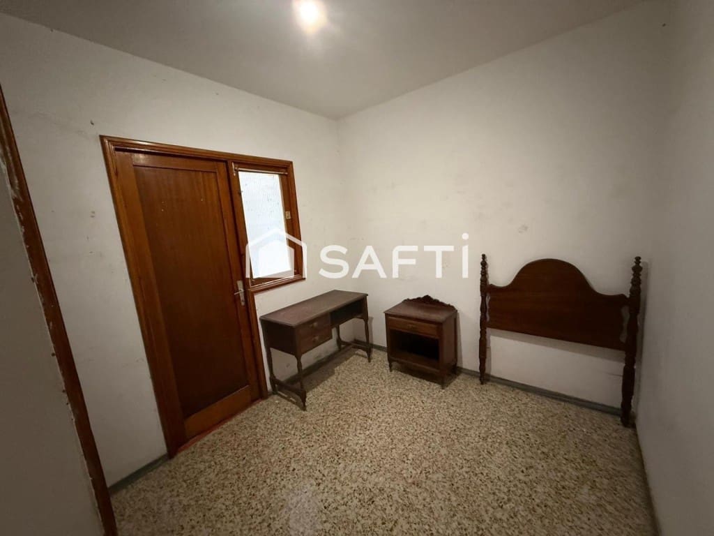 4 bedroom Apartment for sale in Arrecife - € 270,000 (Ref: 10048940)