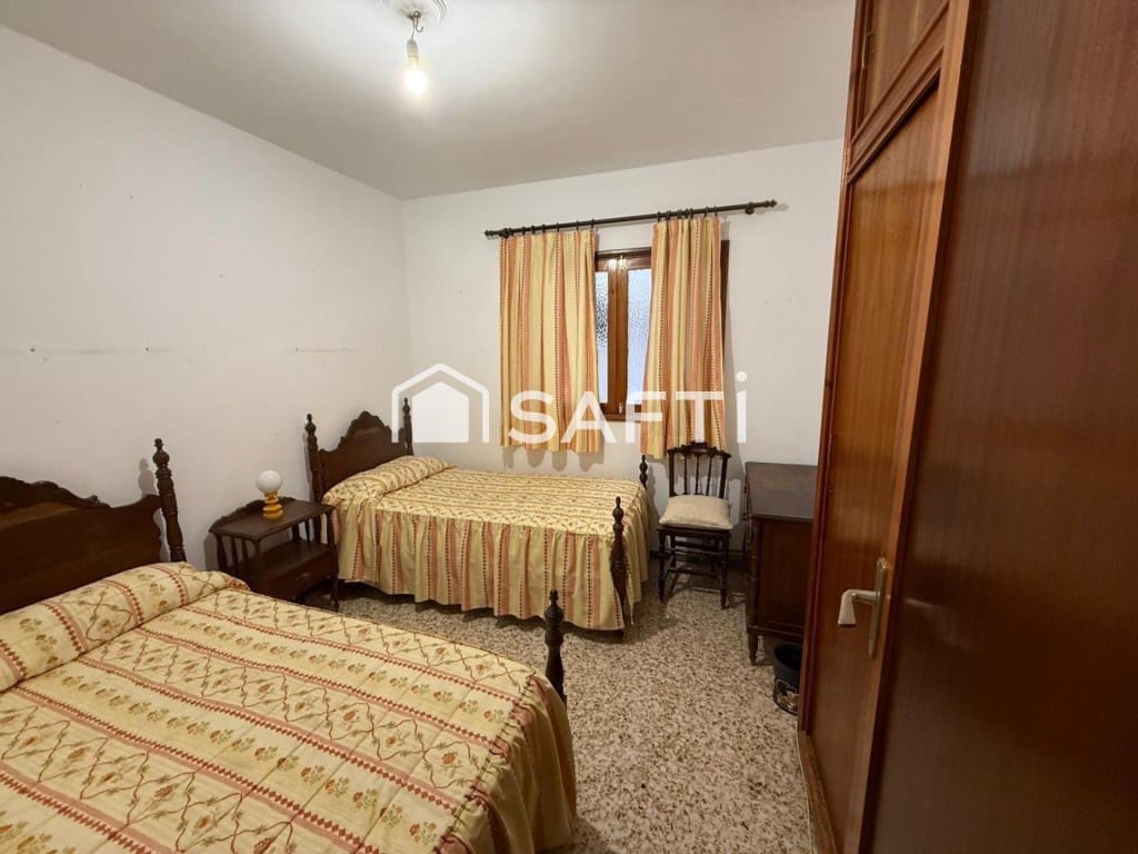 4 bedroom Apartment for sale in Arrecife - € 270,000 (Ref: 10048940)