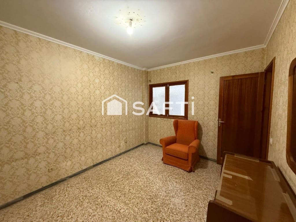 4 bedroom Apartment for sale in Arrecife - € 270,000 (Ref: 10048940)