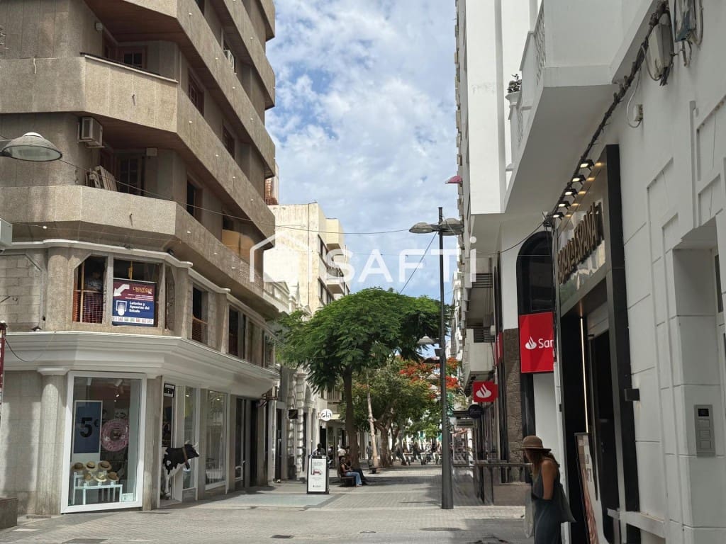 4 bedroom Apartment for sale in Arrecife - € 270,000 (Ref: 10048940)