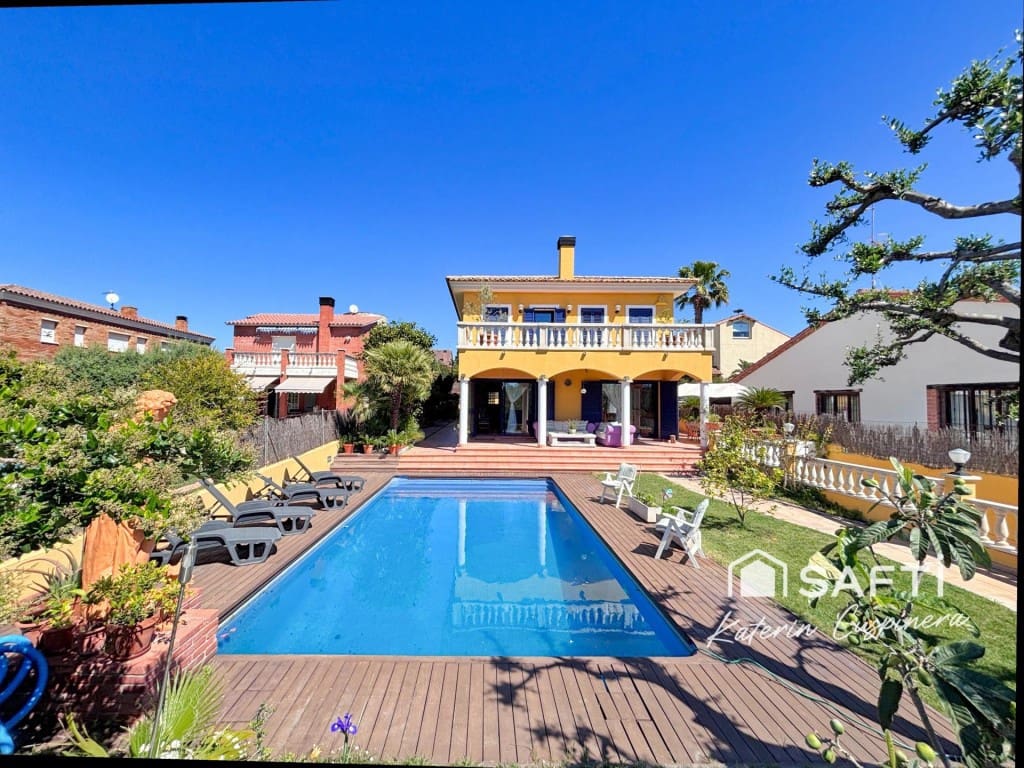 5 bedroom Villa for sale in Calafell with pool garage - € 790,000 (Ref: 10048942)