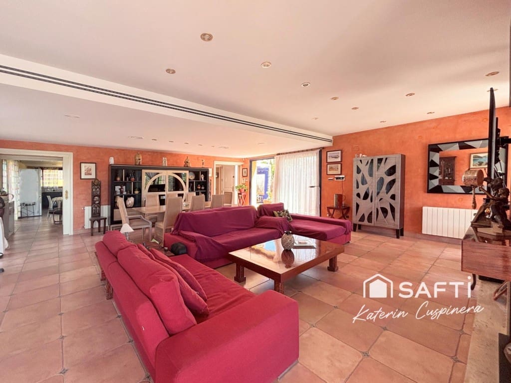 5 bedroom Villa for sale in Calafell with pool garage - € 790,000 (Ref: 10048942)