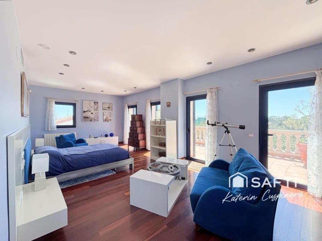 5 bedroom Villa for sale in Calafell with pool garage - € 790,000 (Ref: 10048942)