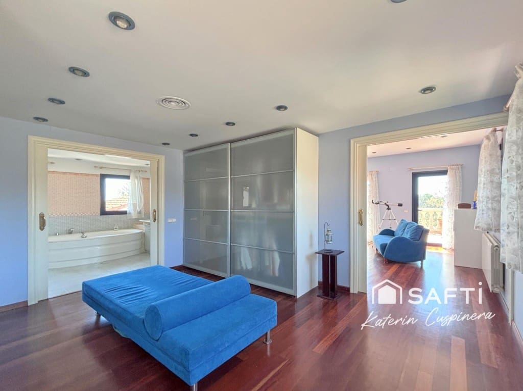 5 bedroom Villa for sale in Calafell with pool garage - € 790,000 (Ref: 10048942)