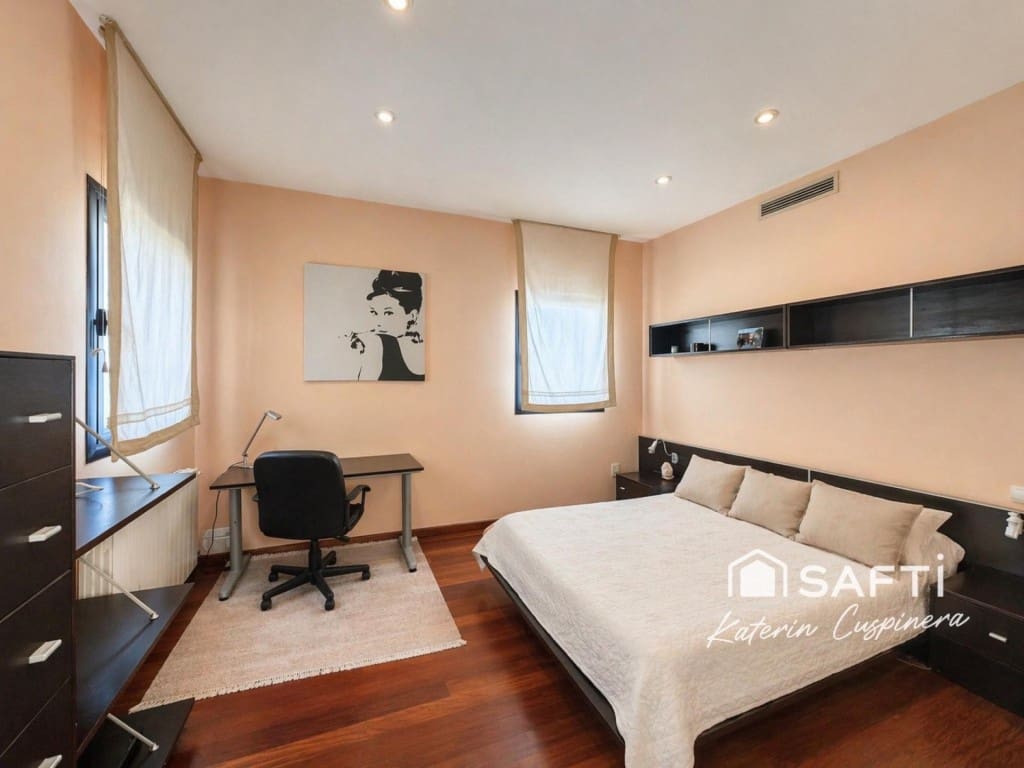 5 bedroom Villa for sale in Calafell with pool garage - € 790,000 (Ref: 10048942)