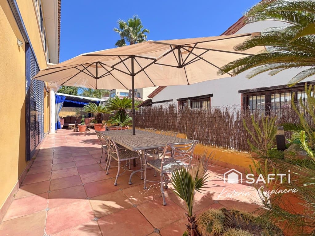 5 bedroom Villa for sale in Calafell with pool garage - € 790,000 (Ref: 10048942)