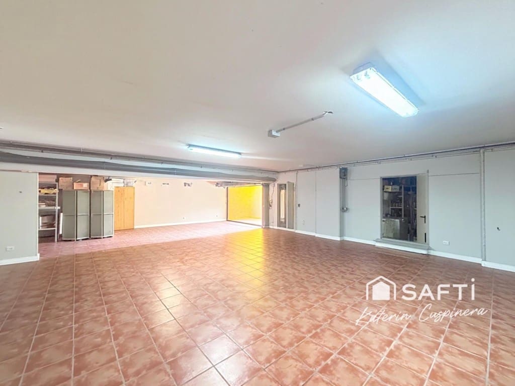 5 bedroom Villa for sale in Calafell with pool garage - € 790,000 (Ref: 10048942)