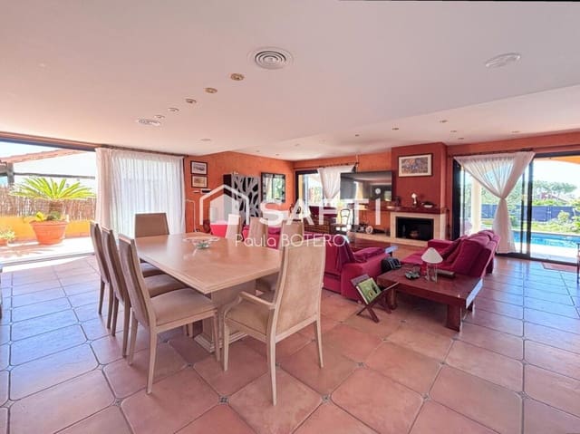 5 quarto Moradia para venda em Calafell com piscina garagem - 790 000 € (Ref: 10048942)
