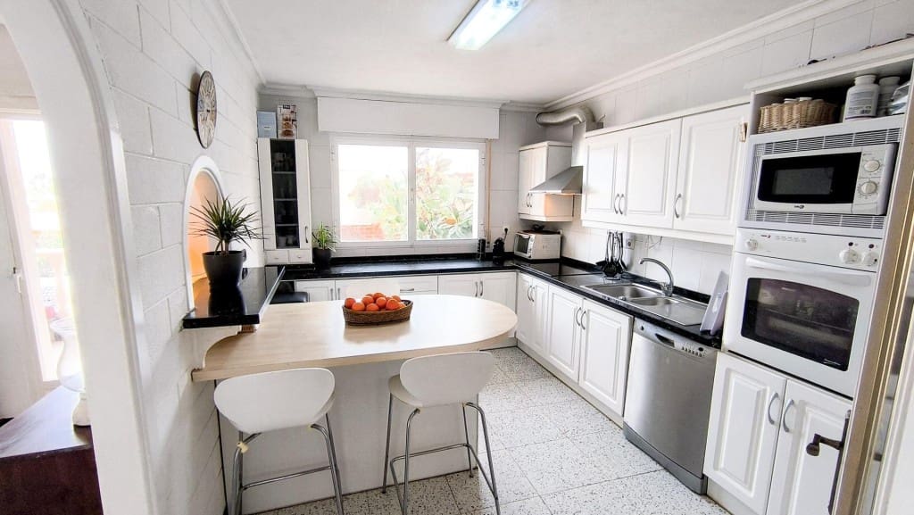 5 Zimmer Villa zu verkaufen in La Manga del Mar Menor mit Garage - 440.000 € (Ref: 10054908)
