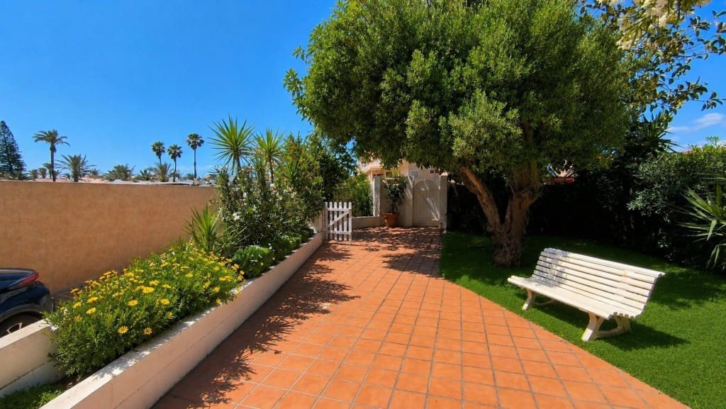 5 Zimmer Villa zu verkaufen in La Manga del Mar Menor mit Garage - 440.000 € (Ref: 10054908)