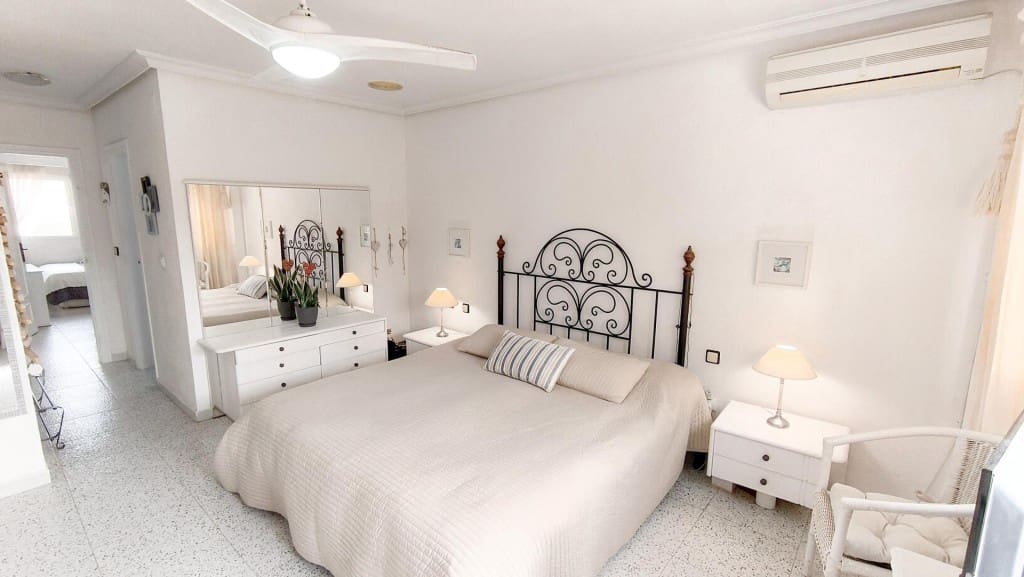 5 Zimmer Villa zu verkaufen in La Manga del Mar Menor mit Garage - 440.000 € (Ref: 10054908)