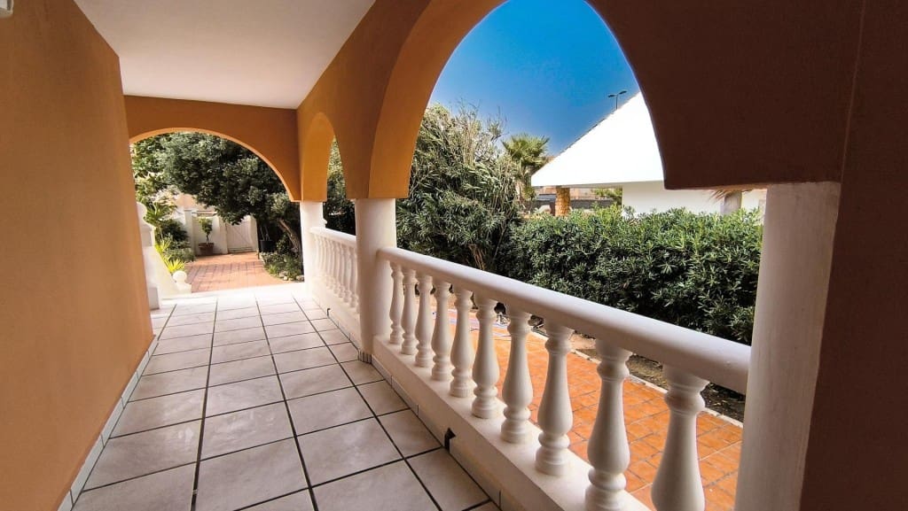 5 Zimmer Villa zu verkaufen in La Manga del Mar Menor mit Garage - 440.000 € (Ref: 10054908)