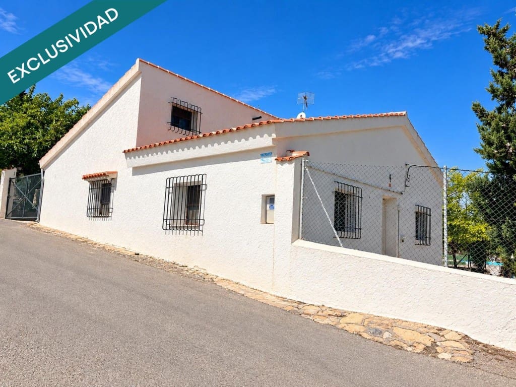 3 soveværelse Finca/Landehus til salg i Almansa med swimmingpool - € 295.000 (Ref: 10054911)